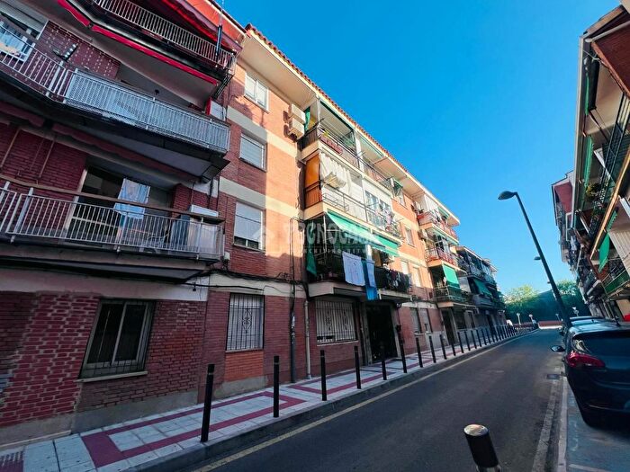 Casas en venta y pisos alquiler - 1