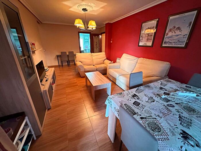Casas en venta y pisos alquiler - 2