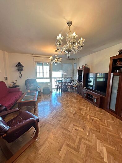 Piso en venta en Ciudad Lineal, Pueblo Nuevo de 3 habitaciones