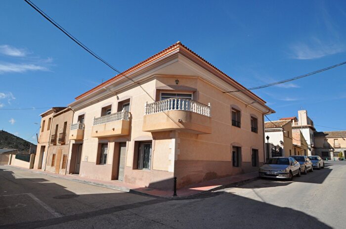 Casa en venta en Algueña, Alicante de 5 habitaciones