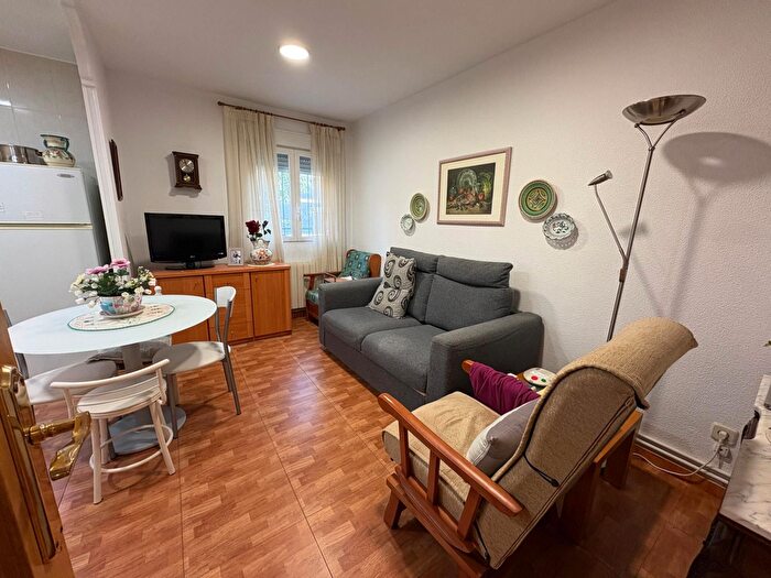 Casas en venta y pisos alquiler - 1