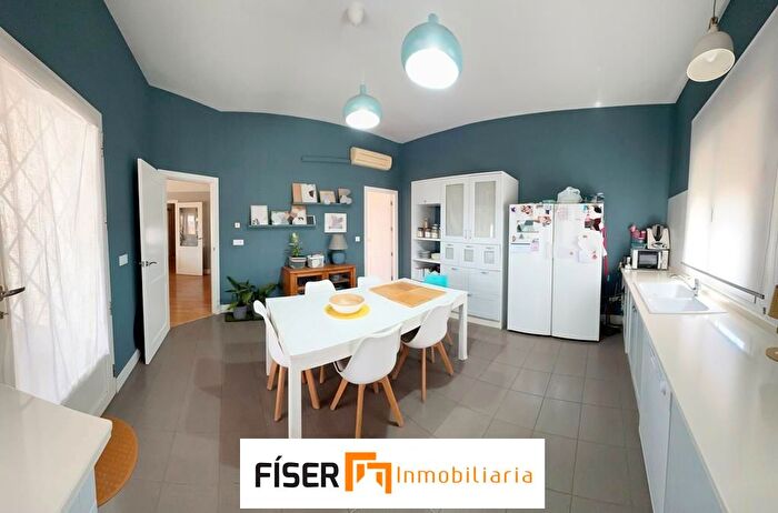 Casas en venta y pisos alquiler - 3