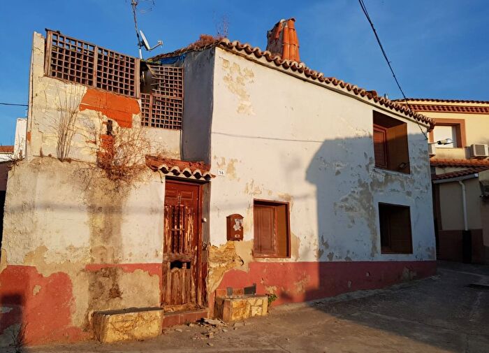 Casa en venta en Aldeacentenera, Cáceres de 4 habitaciones