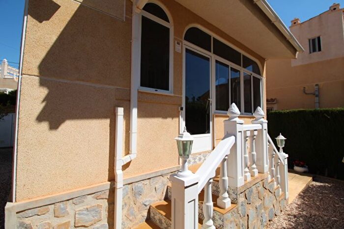 Casas en venta y pisos alquiler - 3