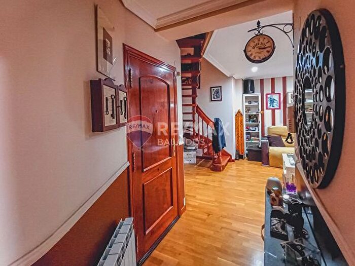 Casas en venta y pisos alquiler - 1
