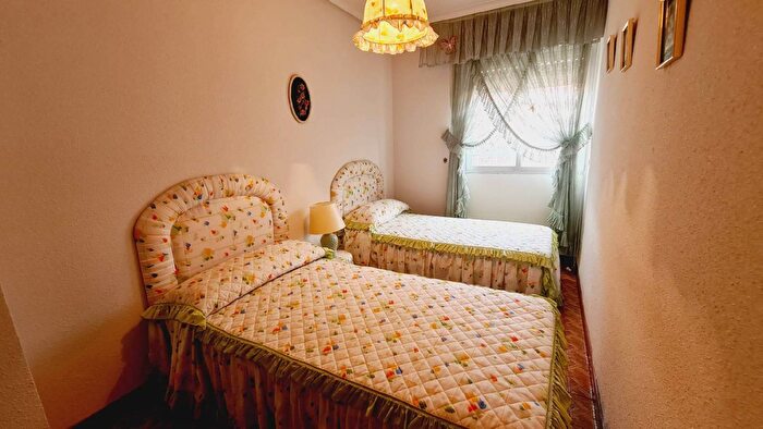 Casas en venta y pisos alquiler - 3