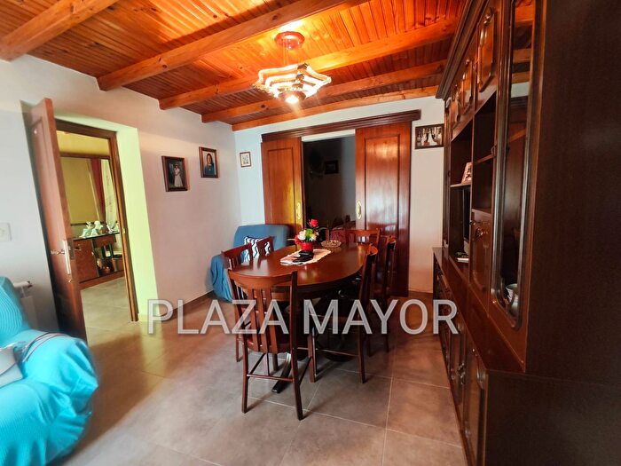 Casas en venta y pisos alquiler - 3