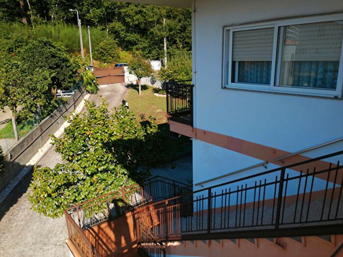 Casa en venta en Bembrive, Vigo de 7 habitaciones