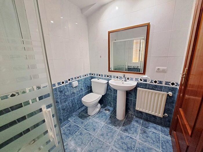 Casas en venta y pisos alquiler - 3