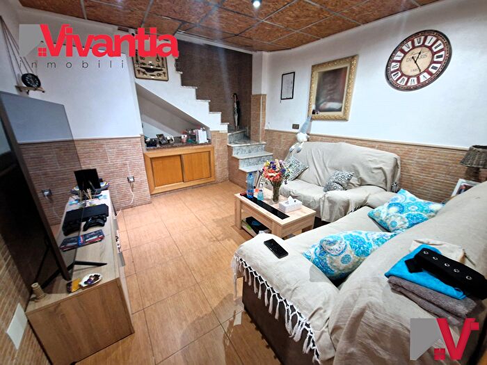 Casas en venta y pisos alquiler - 1
