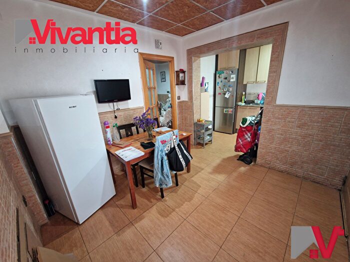 Casas en venta y pisos alquiler - 2