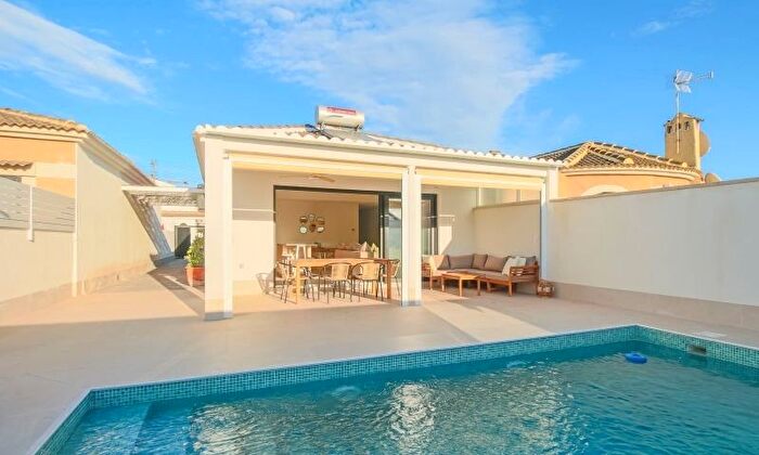 Casa en venta en Zona Carrefour Urbanizaciones, Torrevieja de 3 habitaciones