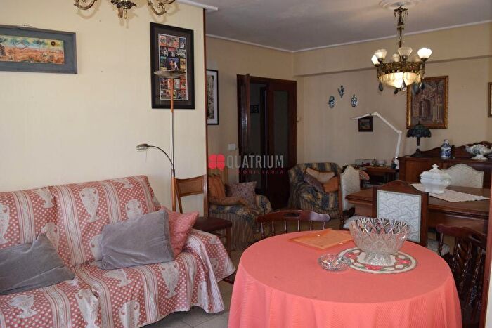 Casas en venta y pisos alquiler - 3