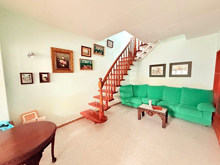 Casas en venta y pisos alquiler - 1