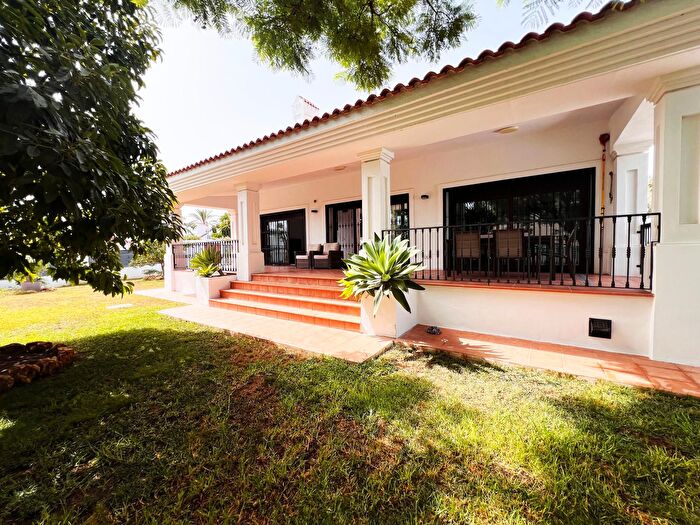 Casa en venta en San Pedro de Alcántara, Nueva Alcántara de 5 habitaciones