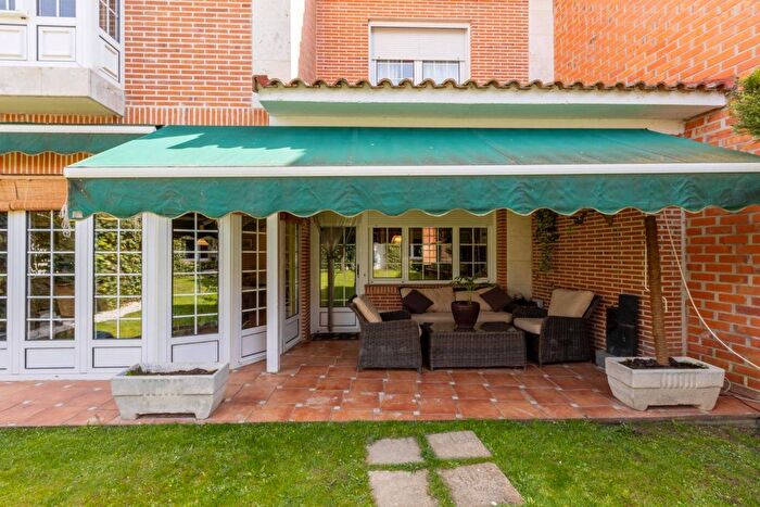 Casas en venta y pisos alquiler - 3