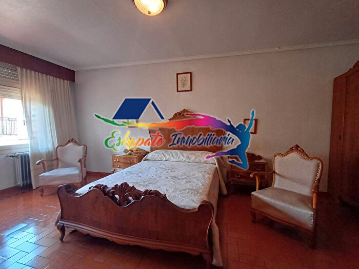 Casas en venta y pisos alquiler - 3