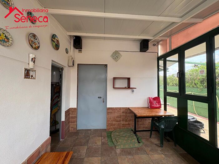 Casas en venta y pisos alquiler - 3