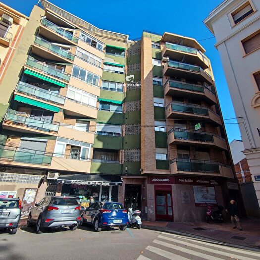 Casas en venta y pisos alquiler - 1