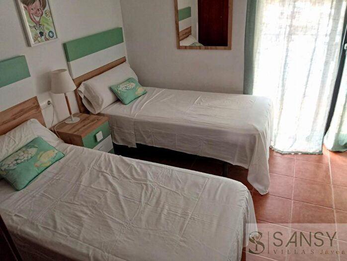 Casas en venta y pisos alquiler - 3