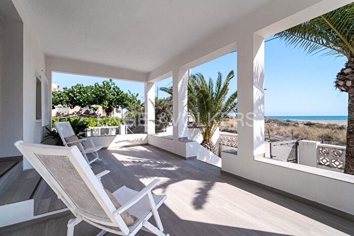 Casa en alquiler en Oliva Nova, Oliva de 4 habitaciones