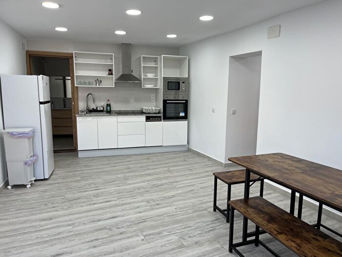 Casas en venta y pisos alquiler - 1