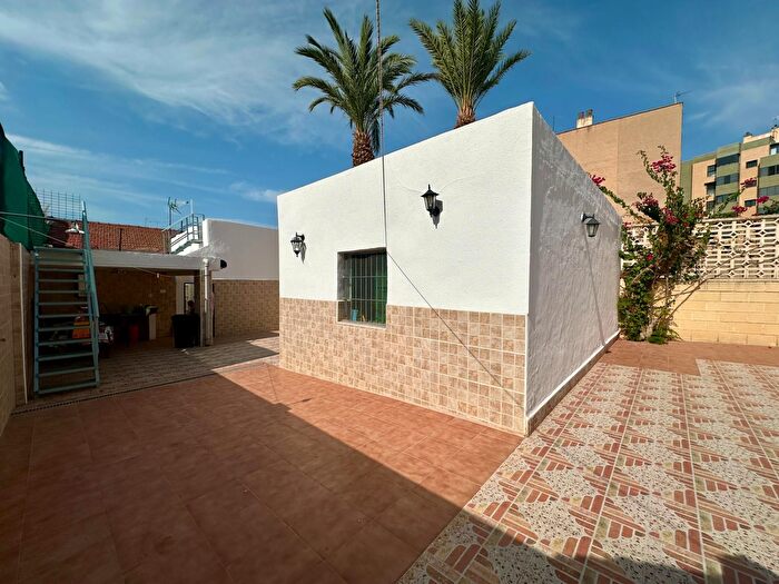 Casas en venta y pisos alquiler - 1