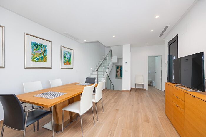 Casas en venta y pisos alquiler - 3