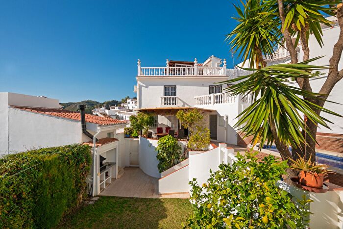 Casas en venta y pisos alquiler - 3