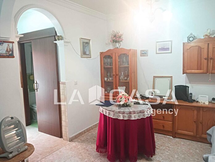Casas en venta y pisos alquiler - 1