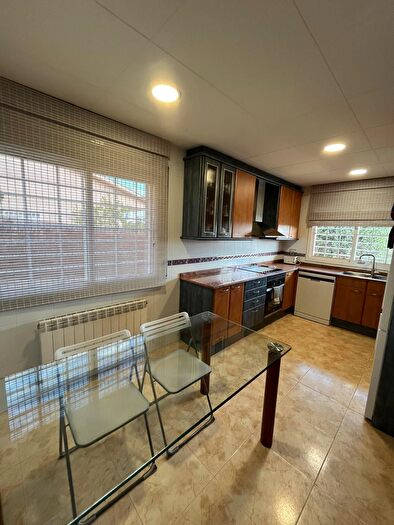 Casas en venta y pisos alquiler - 3