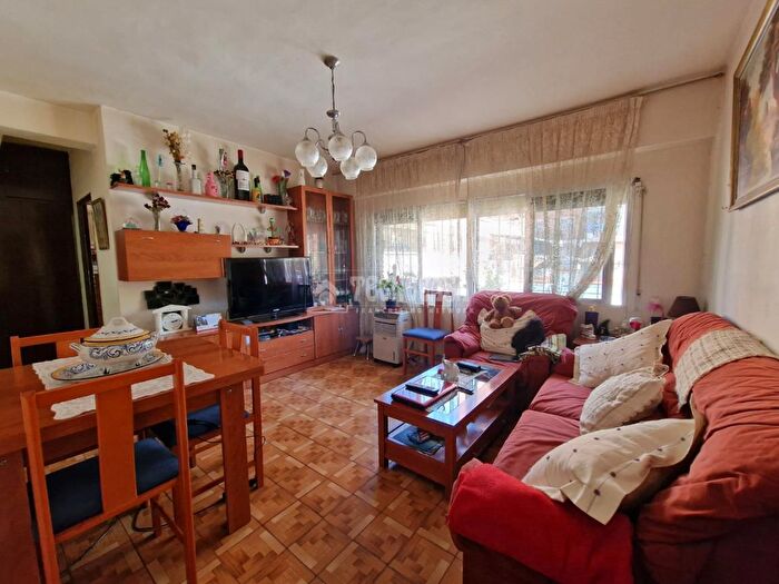Casas en venta y pisos alquiler - 1