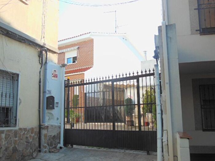 Casas en venta y pisos alquiler - 1
