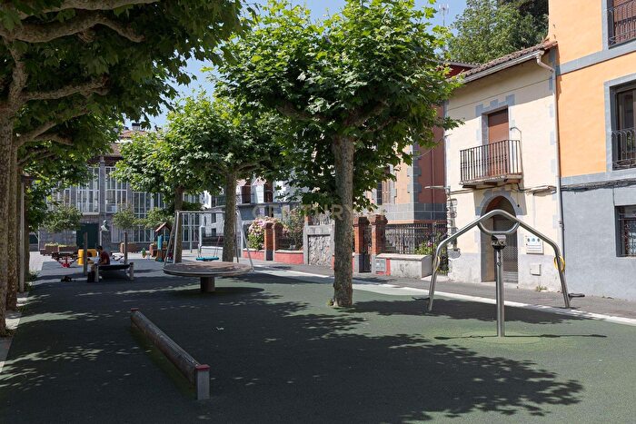 Casas en venta y pisos alquiler - 3
