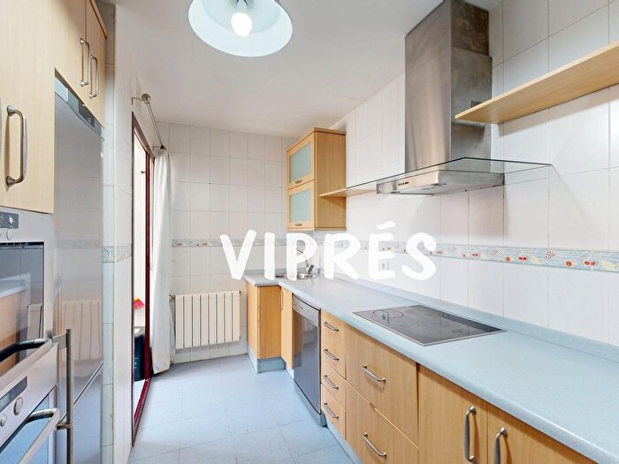 Casas en venta y pisos alquiler - 3