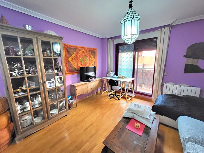 Casas en venta y pisos alquiler - 1