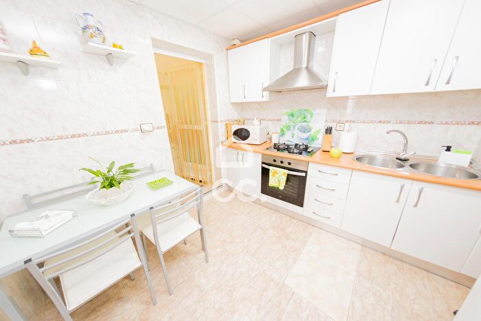 Casas en venta y pisos alquiler - 1