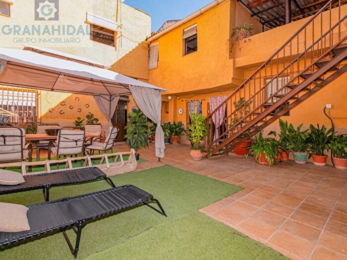 Casa en venta en Albolote, Granada de 6 habitaciones