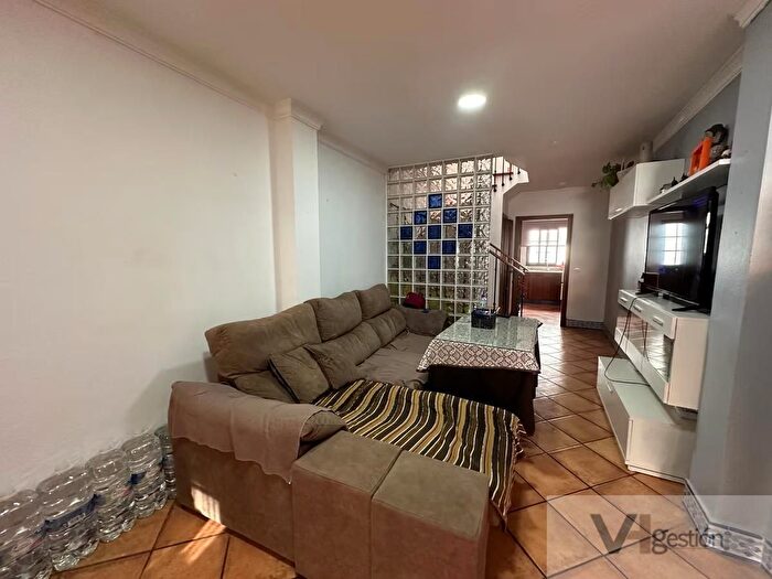 Casas en venta y pisos alquiler - 1