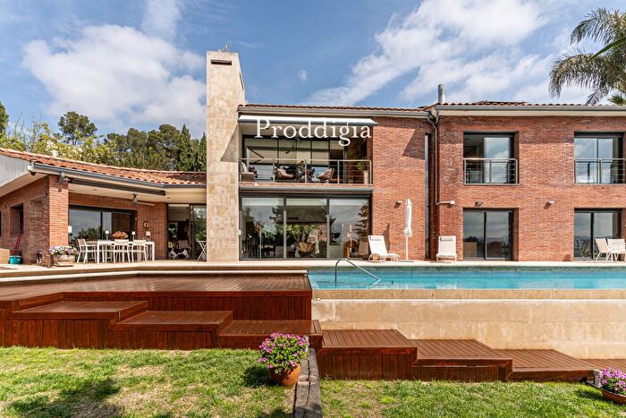 Casa en venta en Bellaterra, Cerdanyola del Vallès de 5 habitaciones