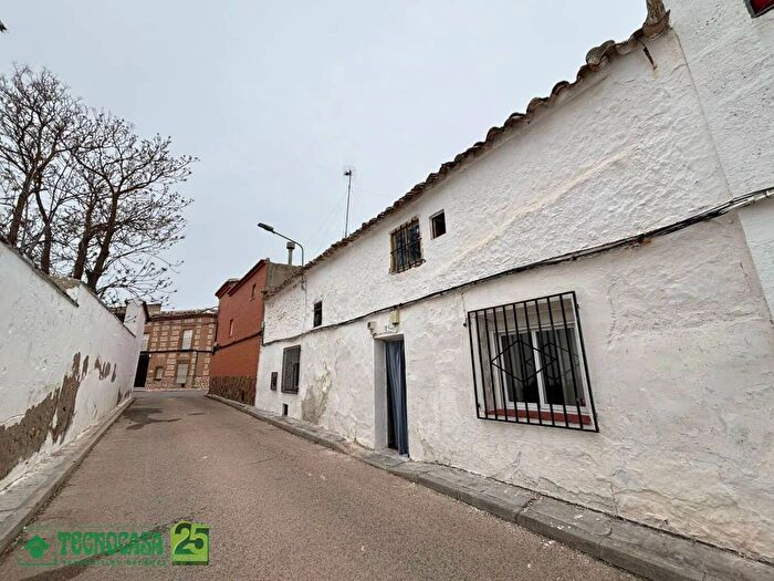 Casas en venta y pisos alquiler - 1