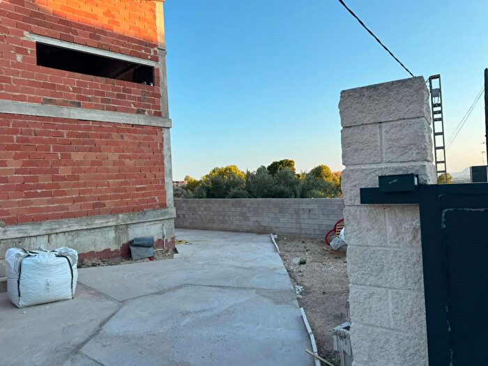 Casas en venta y pisos alquiler - 3