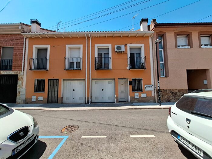 Casas en venta y pisos alquiler - 1