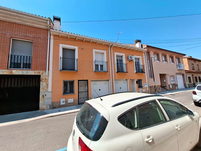 Casas en venta y pisos alquiler - 3