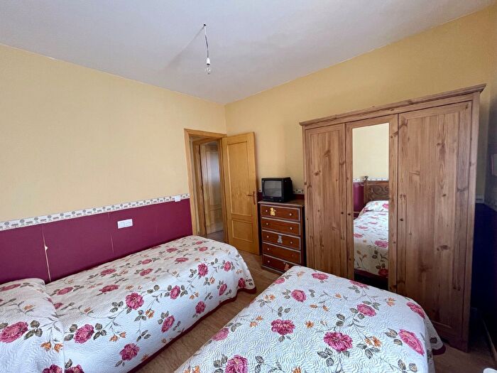 Casas en venta y pisos alquiler - 3