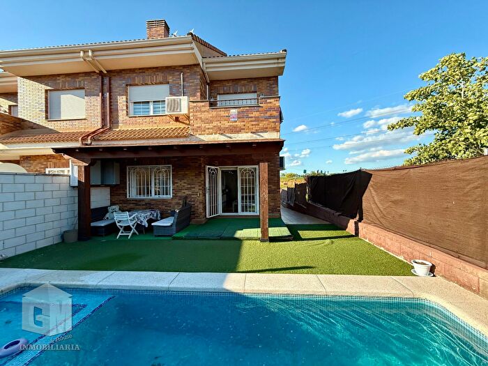 Casas en venta y pisos alquiler - 1