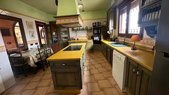 Casas en venta y pisos alquiler - 3