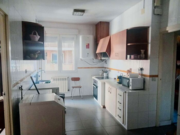 Casas en venta y pisos alquiler - 1