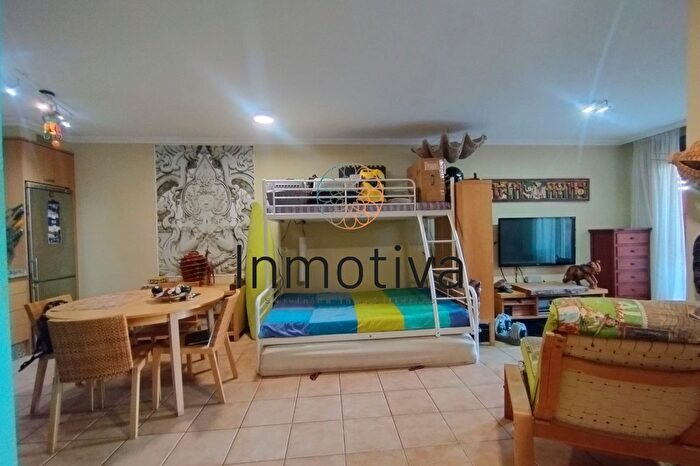 Casas en venta y pisos alquiler - 3