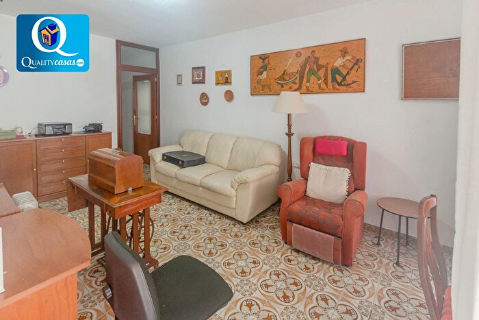 Casas en venta y pisos alquiler - 1